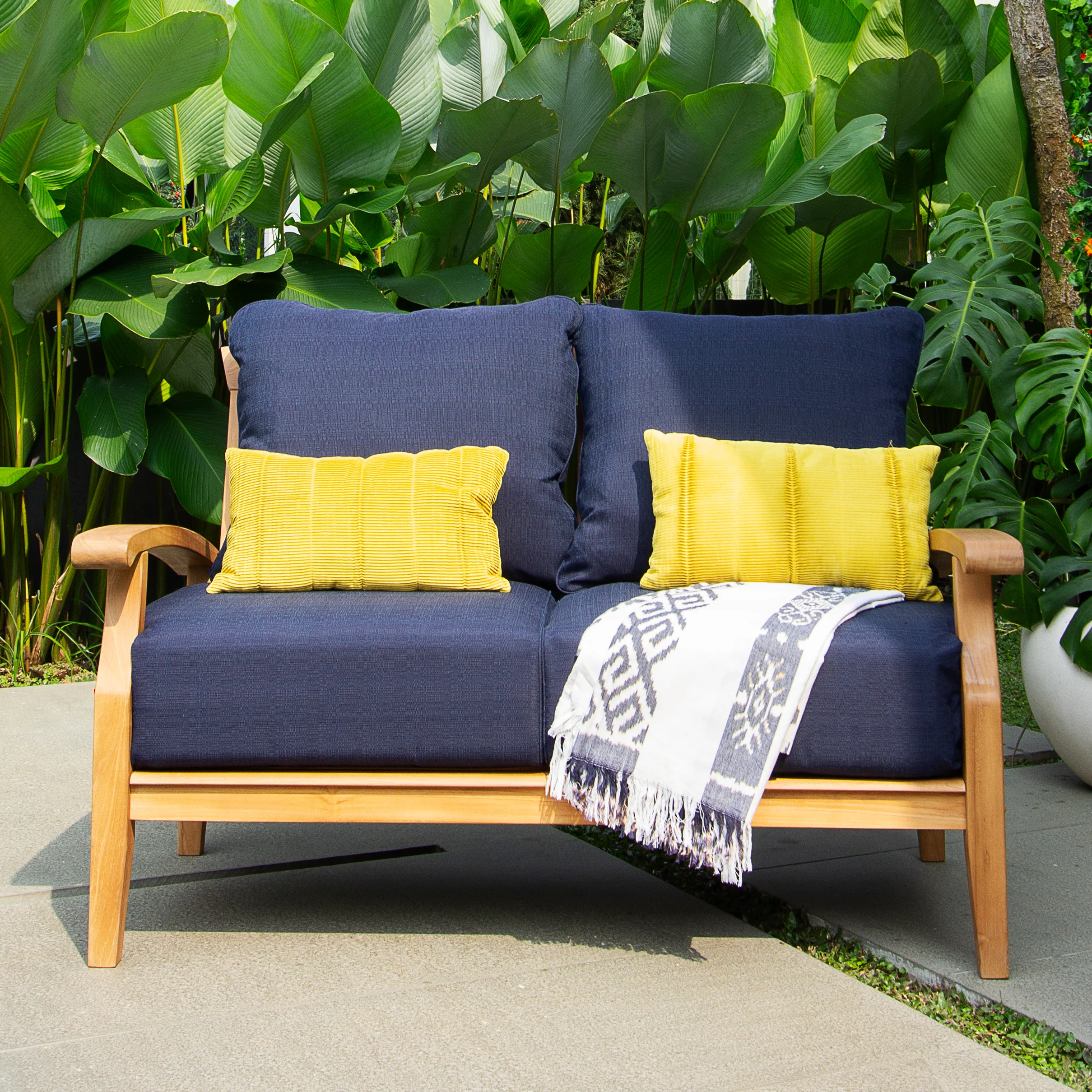 Caterina Teak Wood 4 Piece Patio Conversation Set with Navy Cushion - Image 6